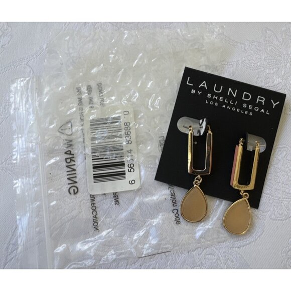 Laundry by Shelli Segal Goldtone Square Cream Ovals Dangle Drop NWT - Picture 1 of 10